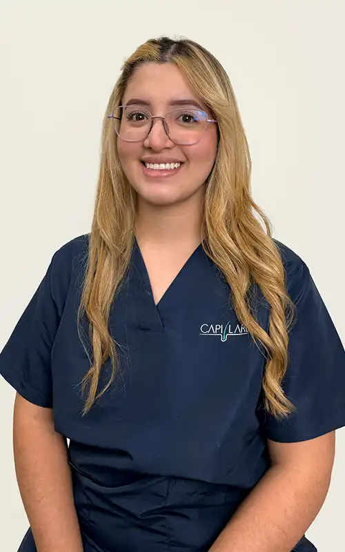 Img-Clinica_Capillare-Nosotros-Equipo_Individual-Isabela Zapata