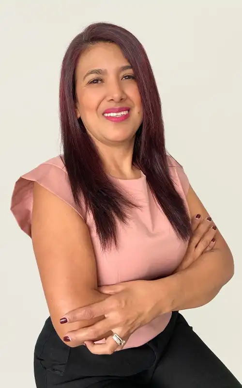 Img-Clinica_Capillare-Nosotros-Equipo_Individual-Lina Vera