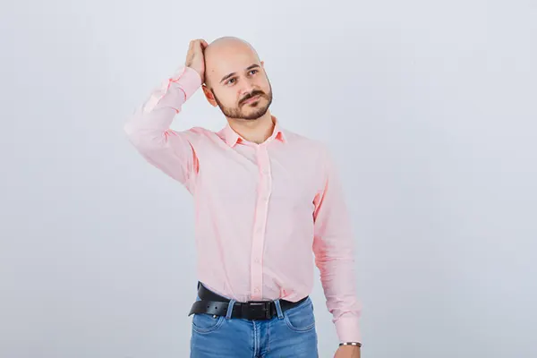 La pregunta “estoy quedando calvo, ¿qué hago?”, marca el inicio de una nueva etapa en la vida de muchos hombres. Si has notado cambios en tu cabello, no estás solo. Aquí en este blog de...