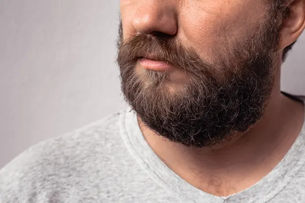 Comprender cómo mejorar la barba poco poblada es esencial para quienes desean una apariencia más masculina y uniforme, porque muchos hombres experimentan zonas despobladas sin saber por qué. En este...